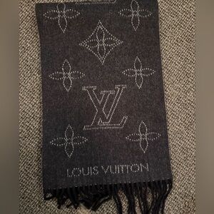 Louis Vuitton BRAND NEW WITH BOX Mahina Noir Scarf